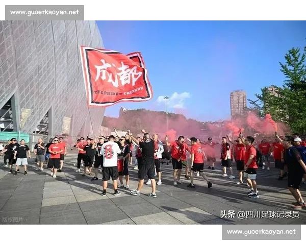 成都蓉城严斥球迷恶意涂鸦 承诺依规重罚维护赛事文明