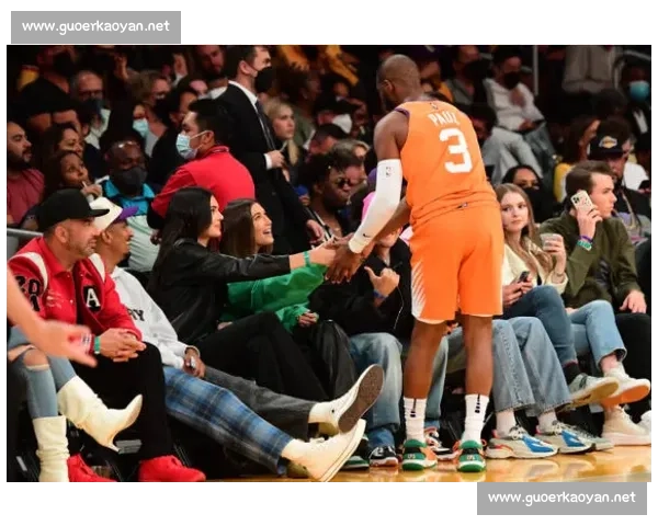 胡梅尔斯携超模女友观战斯图加特站决赛 退役后跨界体育魅力不减