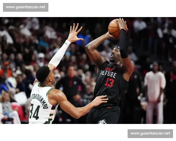 热火对决雄鹿首发阵容解析攻防焦点与胜负关键前瞻赛前深度观察 热火对决雄鹿首发阵容解析攻防焦点与胜负关键前瞻赛前深度观察